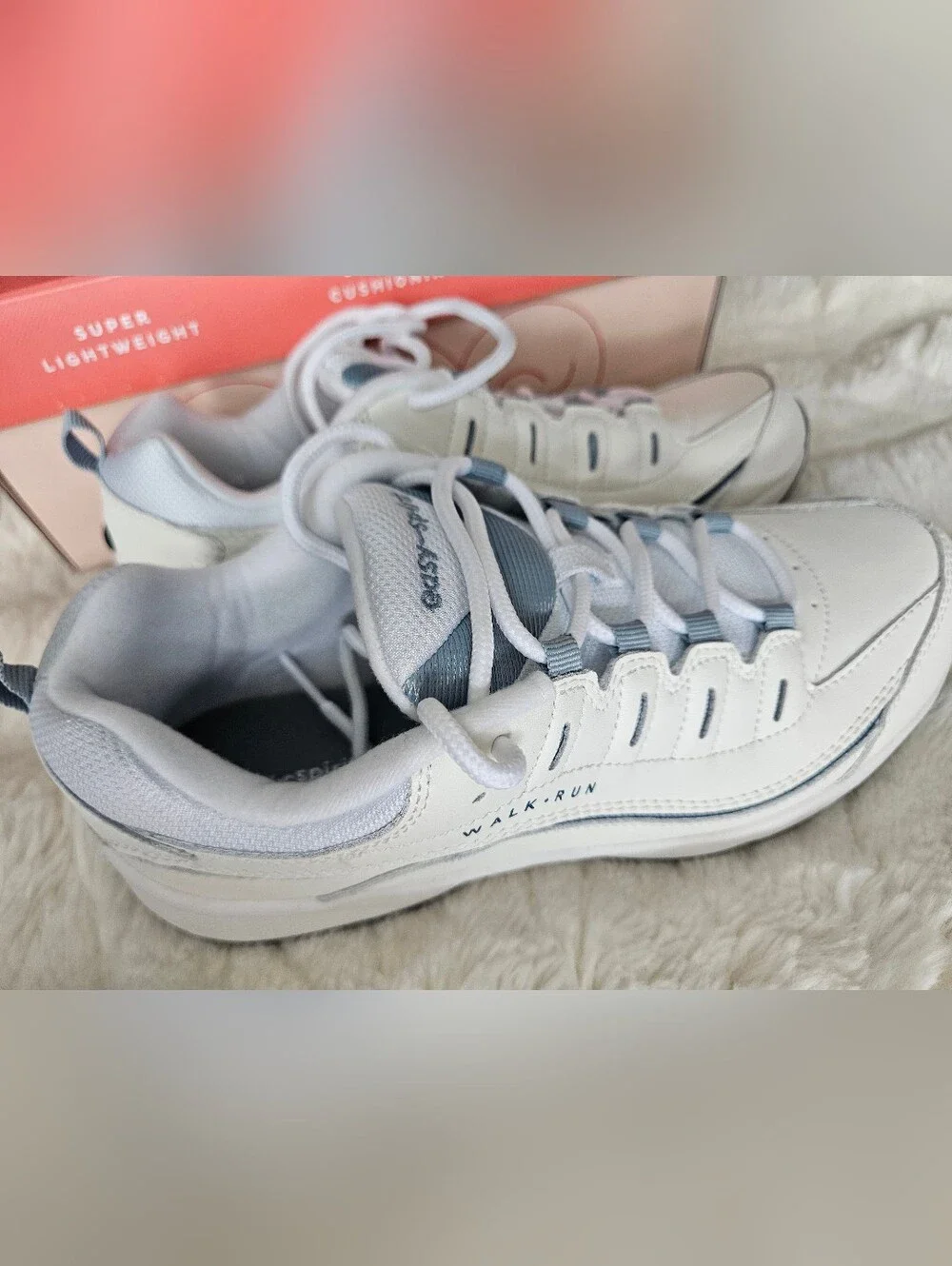 New In Box Easy Spirit Romy Leather Walking Shoes White Size US 10